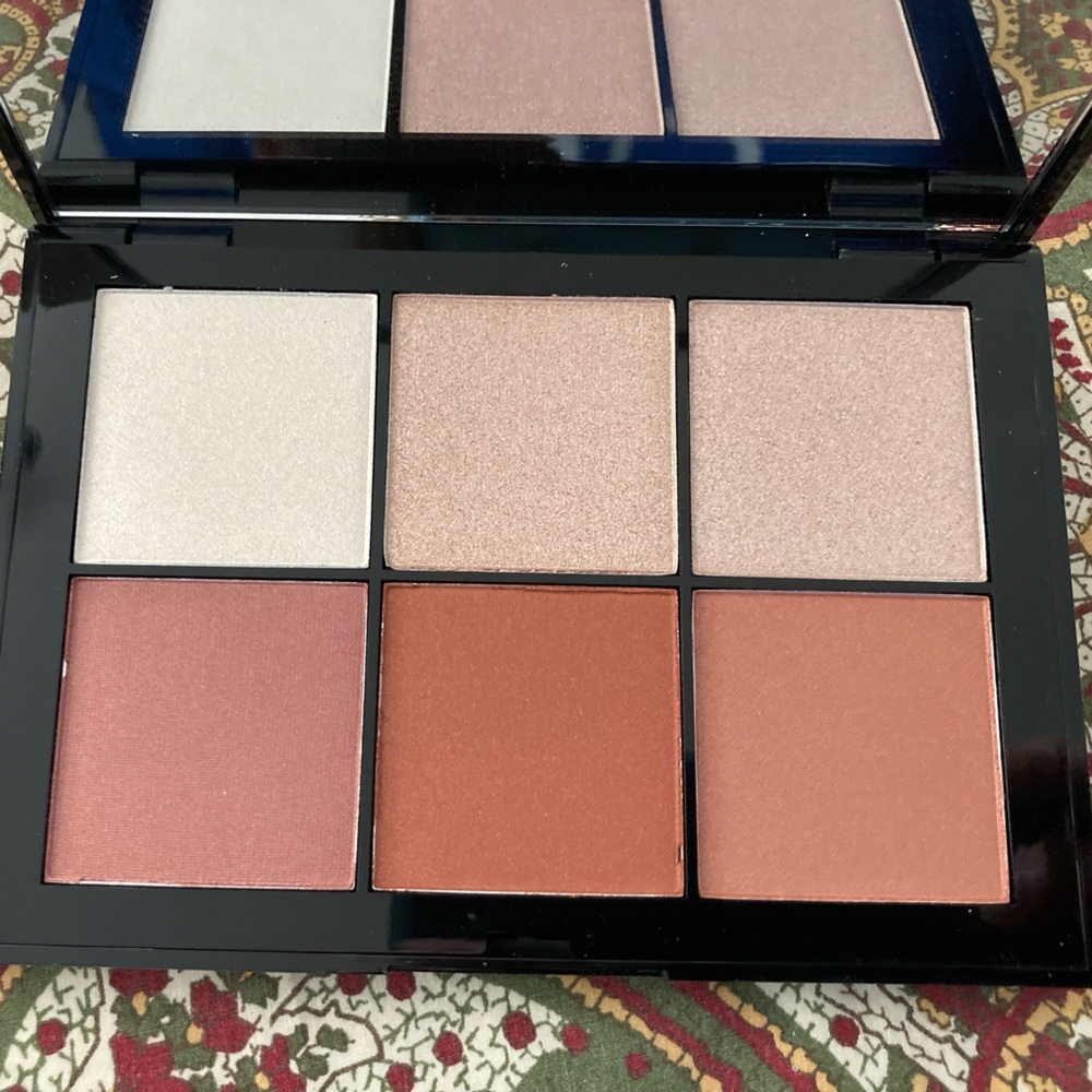 This doucce blush pallet is beautiful